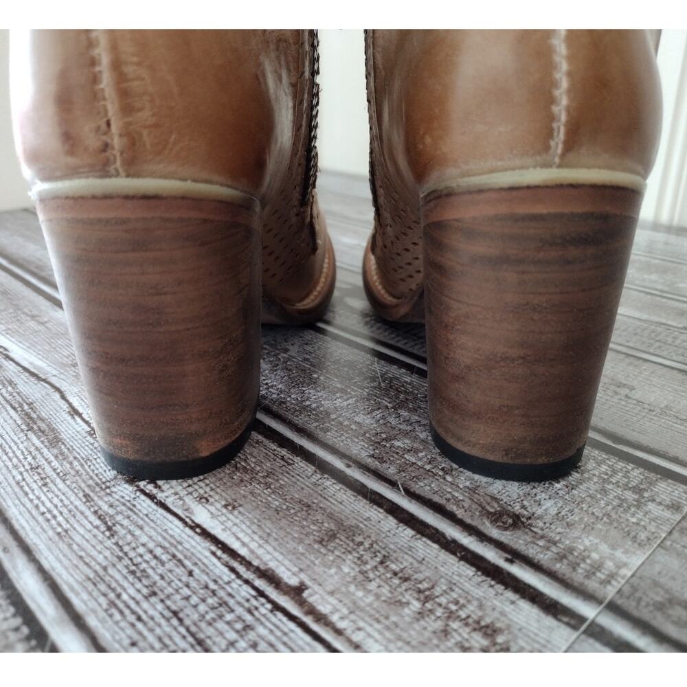 Freebird EUC!! Bowie Tan Leather Perforated Stacked Heel Zip Ankle Boots Women 6 - Picture 10 of 16
